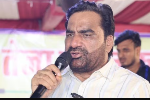 'क्या यही नया भारत है?' फ़्लाइट में एक बार फिर देरी होने पर हनुमान बेनीवाल ने सरकार पर निशाना साधा।
